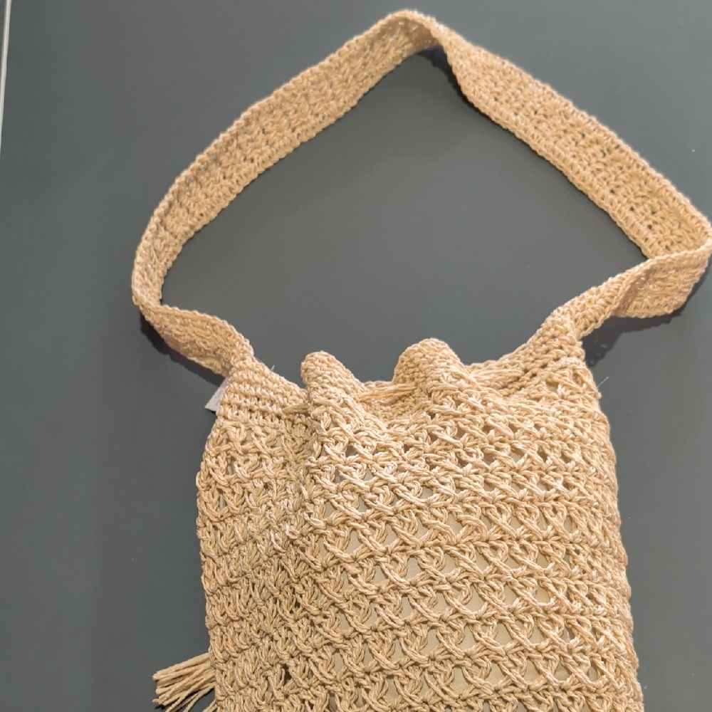 Handwoven Beige Crochet Bucket Bag with Tassels - Picture 4 of 5